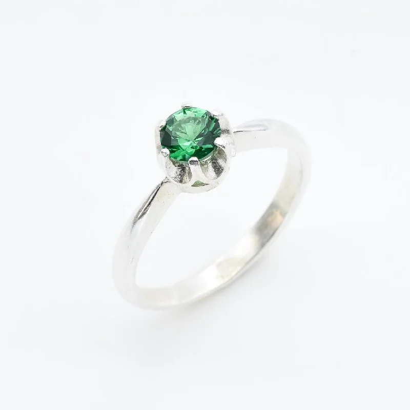 Retro rings for women -Emerald Promise Ring - Dainty Green Ring - Classic Solitaire Ring