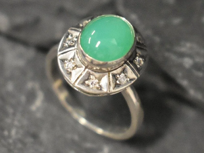 Wedding rings with emerald for women -Genuine Chrysoprase Ring - Green Statement Ring - Vintage Oval Ring