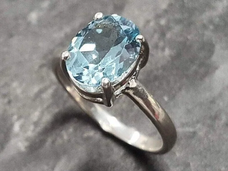 Retro rings for women -Blue Topaz Ring - Sky Blue Solitaire Ring - Vintage Oval Ring