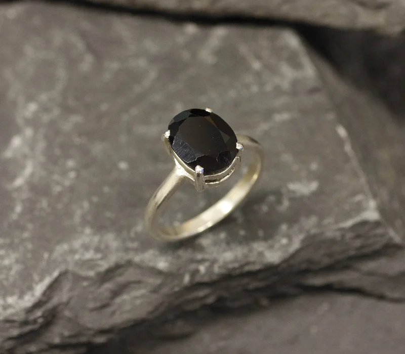 Large gemstone rings for women -Onyx Ring - Black Oval Ring - Classic Solitaire Ring