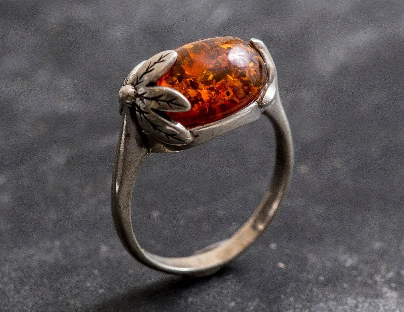 Round-cut rings for women -Amber Leaf Ring - Genuine Amber Ring - Vintage Amber Ring