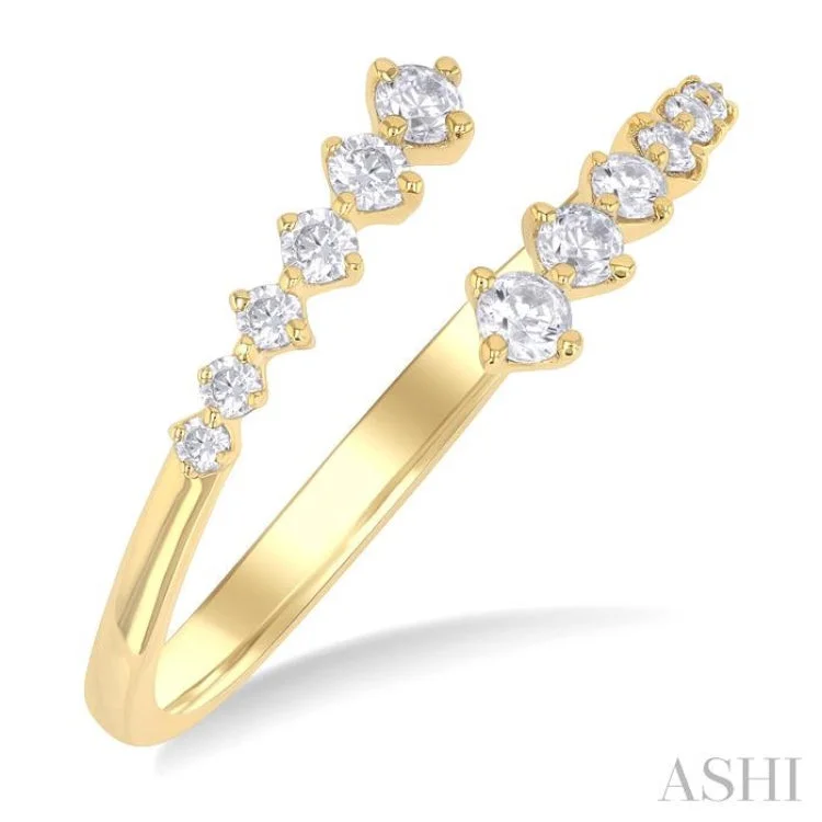 Engagement rings with baguette diamonds for women -1/4 ctw Open Bypass Center Graduated Round Cut Diamond Fashion Ring in 14K Yellow Gold