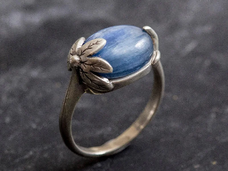 Round-cut rings for women -Kyanite Ring - Blue Boho Ring - Leaf Kyanite Ring