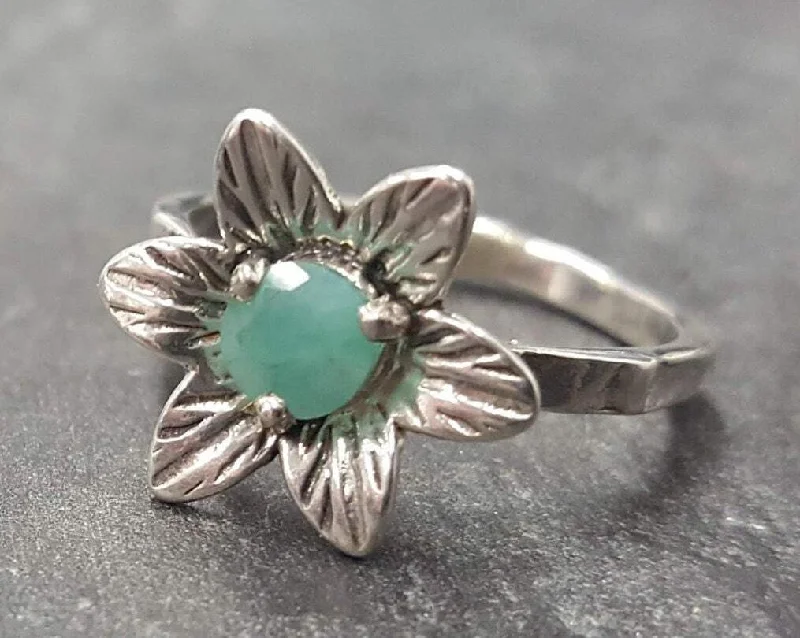 Antique rings for women -Emerald Flower Ring - Natural Emerald Ring - Green Vintage Ring