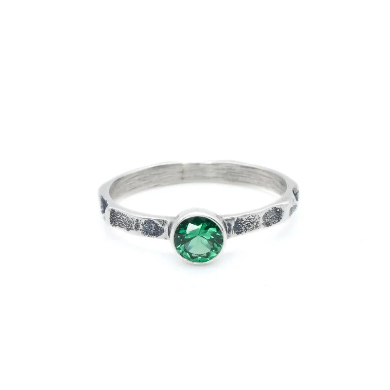 Wedding rings with diamonds for women -Solitaire Emerald Ring - Silver Hammered Band - Round Green Ring