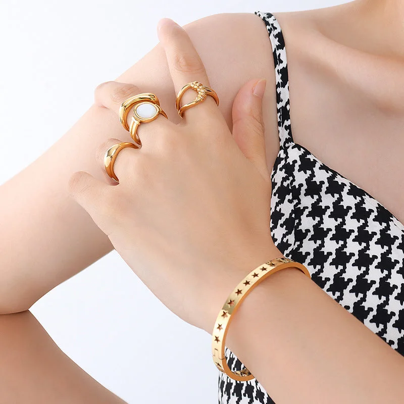 Z121-Gold Bracelet