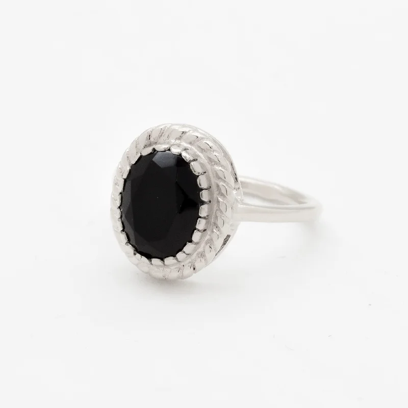 Dainty rings for women -Black Onyx Ring - Vintage Onyx Ring - Black Cocktail Ring