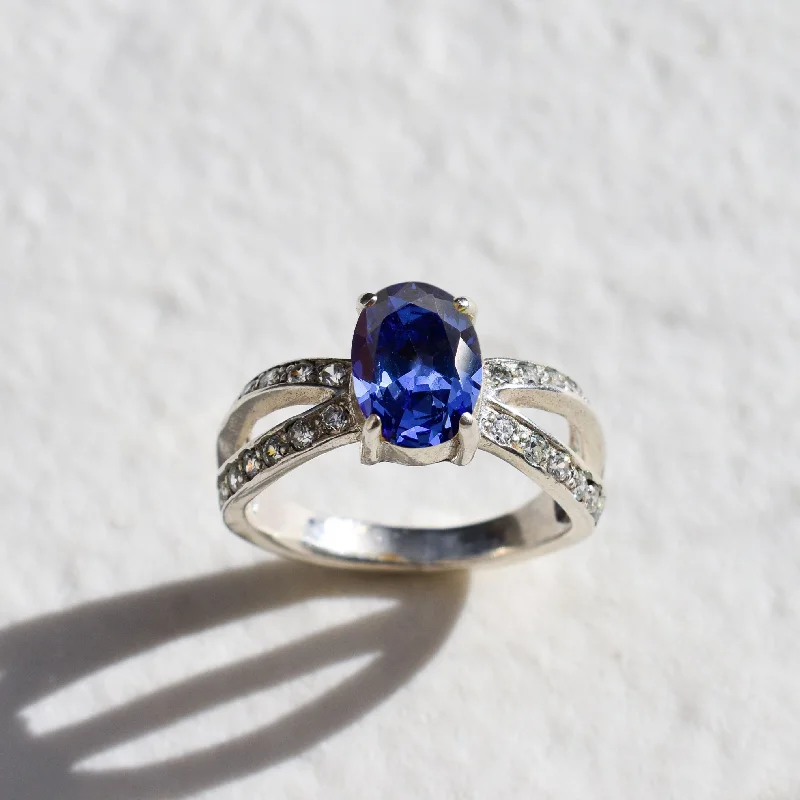 Stackable rings for women -Tanzanite Ring - Blue Oval Ring - Vintage Split Shank Ring