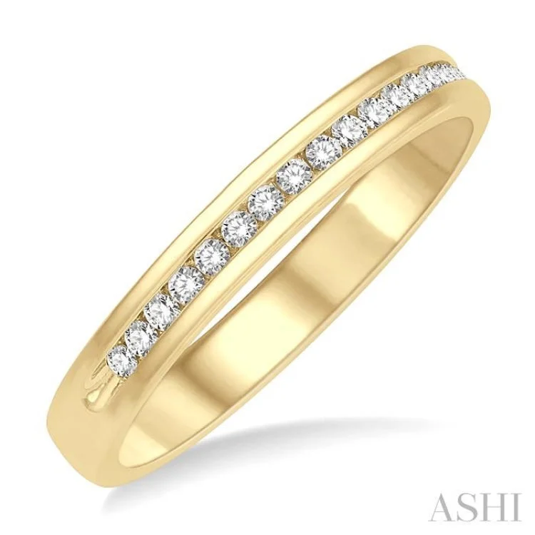 Women’s engagement rings with halo settings -1/4 ctw Round Cut Diamond Men's Band 14K Yellow Gold