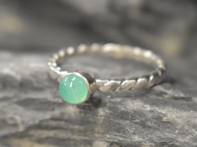 Wedding band rings for women -Chrysoprase Ring - Round Green Ring - Twisted Silver Band