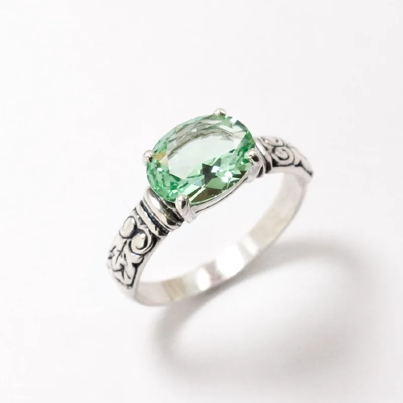 Elegant rings for women -Emerald Boho Ring - Green Gemstone Ring - Solitaire Emerald Ring