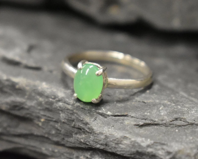 Vintage-inspired rings for women -Chrysoprase Ring - Green Solitaire Ring - Classic Oval Ring