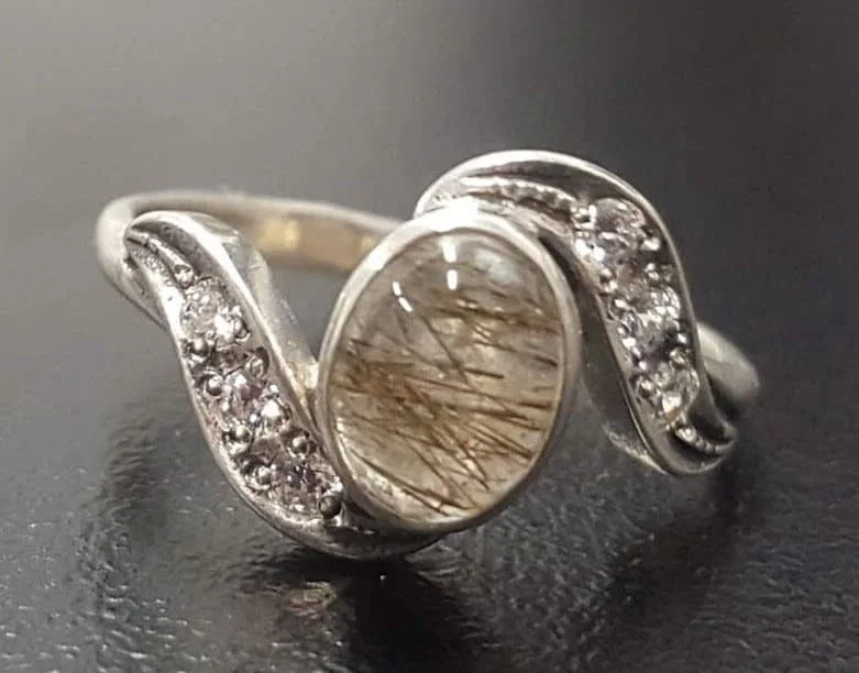 Chic rings for women -Rutilated Quartz Ring - Vintage Quartz Ring - Oval Bezel Ring