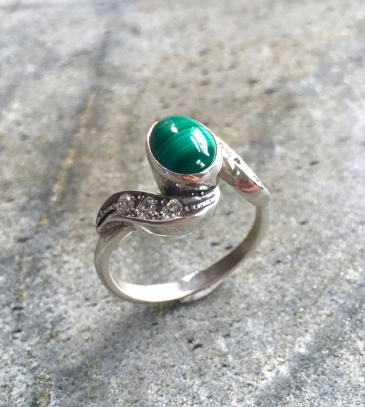 Rings with diamonds for women -Malachite Ring - Green Oval Ring - Vintage Wave Ring